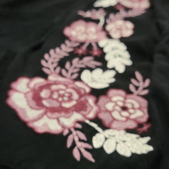 Black long sleeve embroidered - Picture 2 of 3